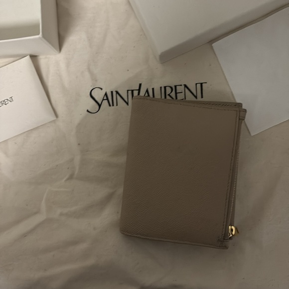 Saint Laurent Beige Card Holder with Gold Logo - Picture 6 of 6